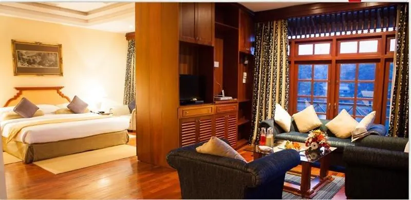 Mahaweli Reach Hotel Kandy 5*,