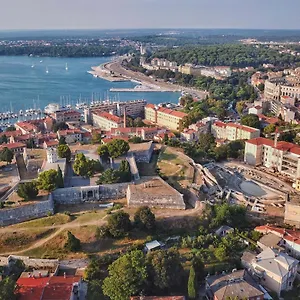 Candler's Old Town , Pula Croatia